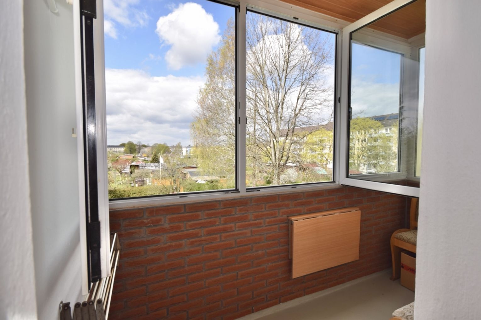 4-Zimmer • 2.Etage • Bad mit Fenster und Wanne • Küche mit Zugang Loggia • Idyllisches Grundstück