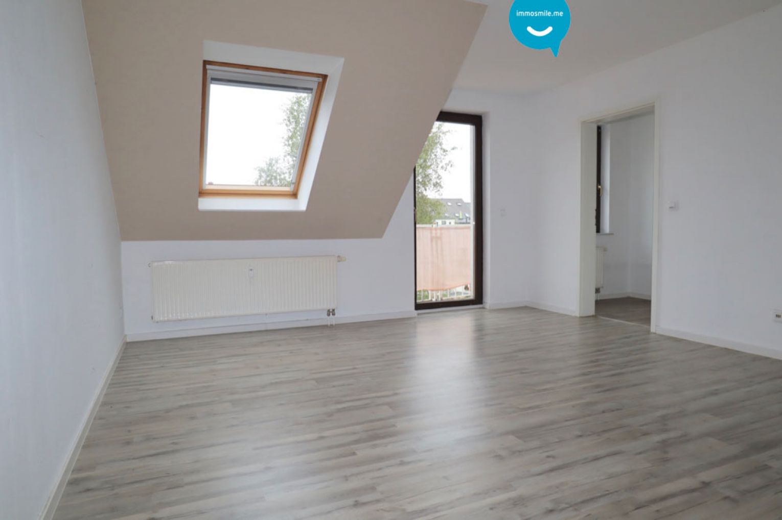 Dachgeschoßwohnung • 3 Zimmer • Balkon • Einbauküche optional • Bad mit Wanne • Laminat • Termin !?