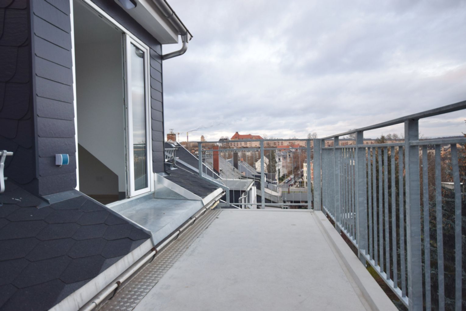 4-Raum • Balkon • offene Küche • Fussbodenheizung • Kaminofen • SmartHome • Erstbezug • jetzt mieten