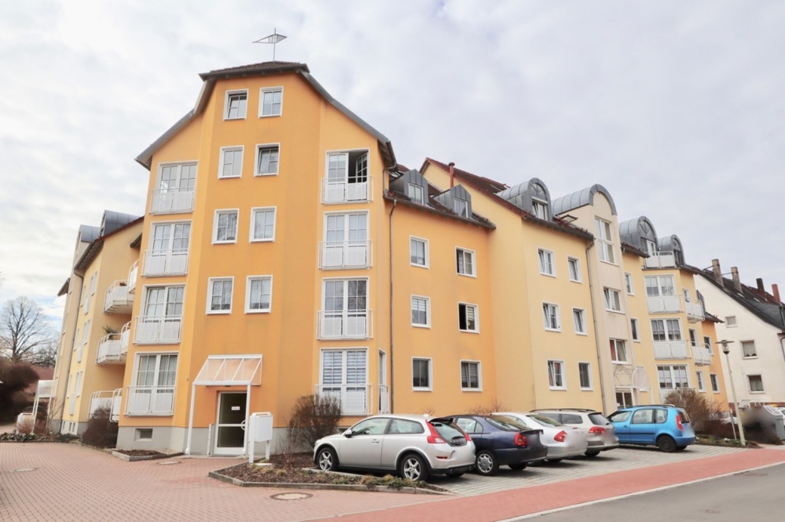 Eigentumswohnungen • 2 und 3 Zimmer • Balkone • Wannenbäder • Stellplätze • in Zwickau