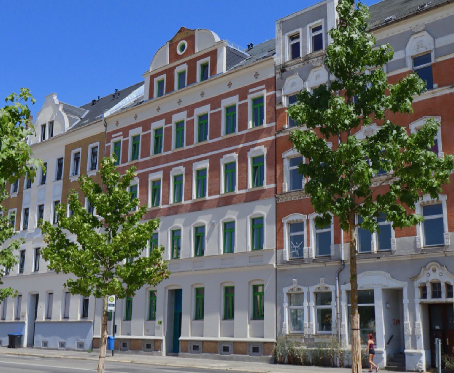 3 Räume • Balkon • historisch saniert •  • Tageslichtbad mit Wanne • große Wohnküche • jetzt mieten