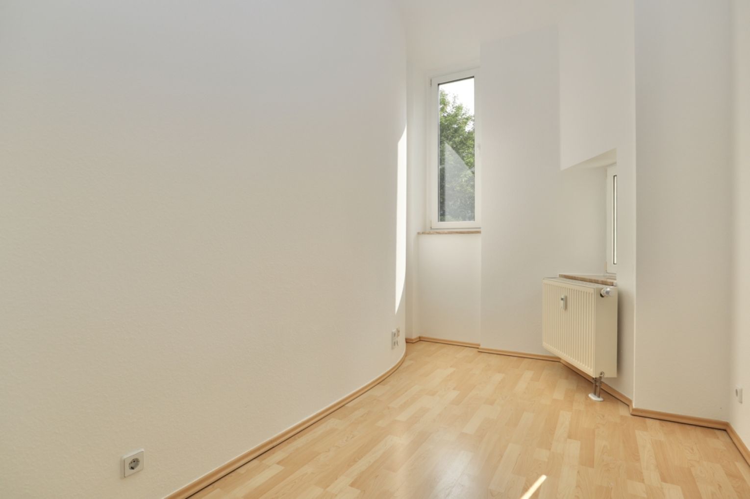 Tiefgaragenstellplatz • Kaßberg • 4-Raum Wohnung • Balkon • 2 Bäder • Chemnitz • zur Miete