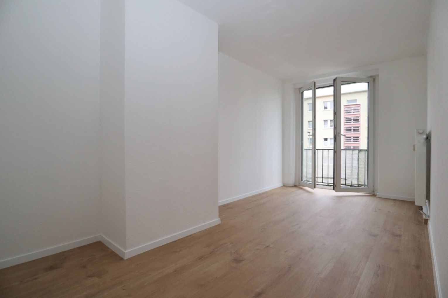 4-Raum Wohnung • in Chemnitz • zur Miete • Balkon • Tageslichtbad • Stellplatz • anrufen !