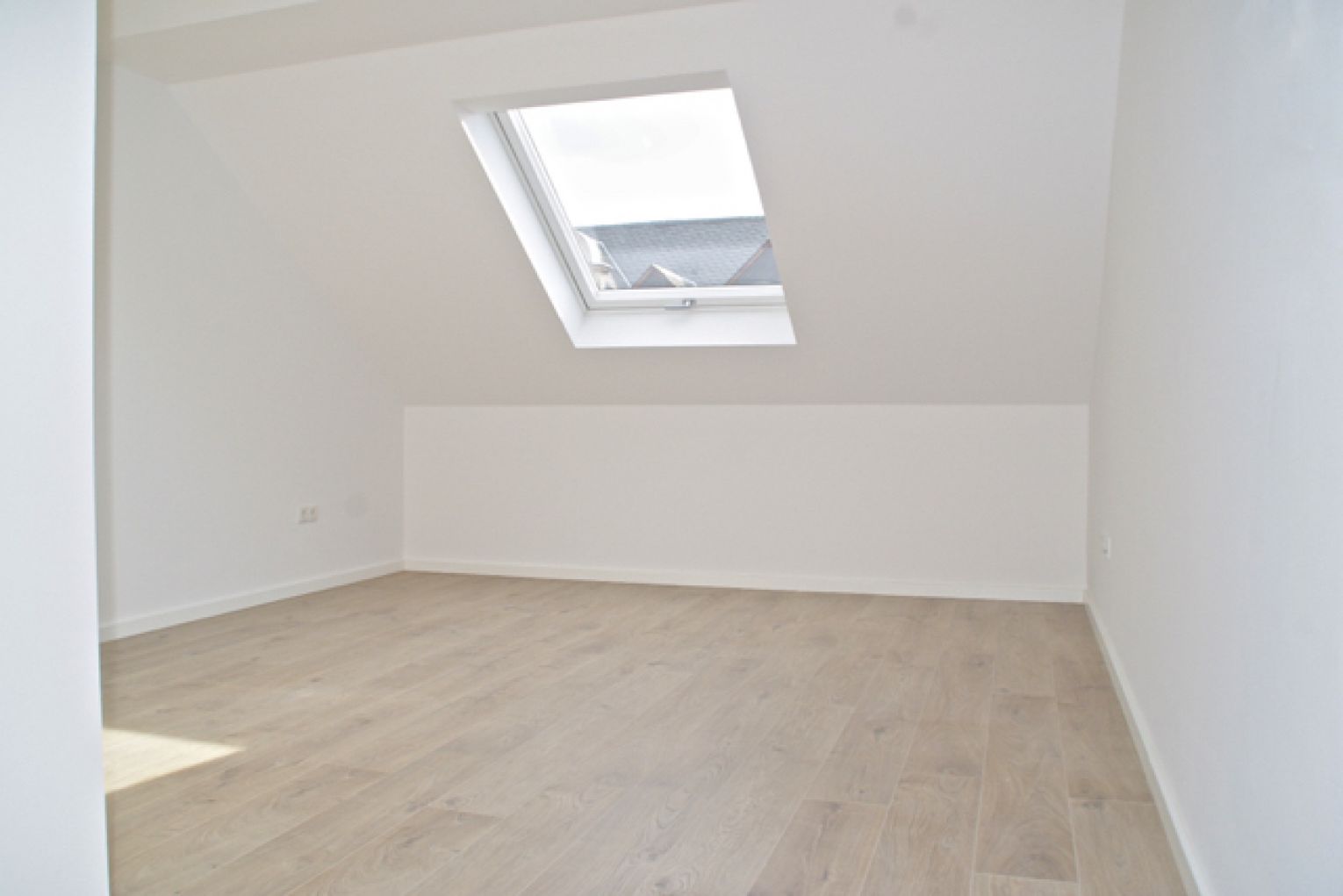 moderne 4 Zimmer • moderner Grundriss • Balkon • TOP Hausgemeinschaft • Grillecke • EBK • Stellplatz