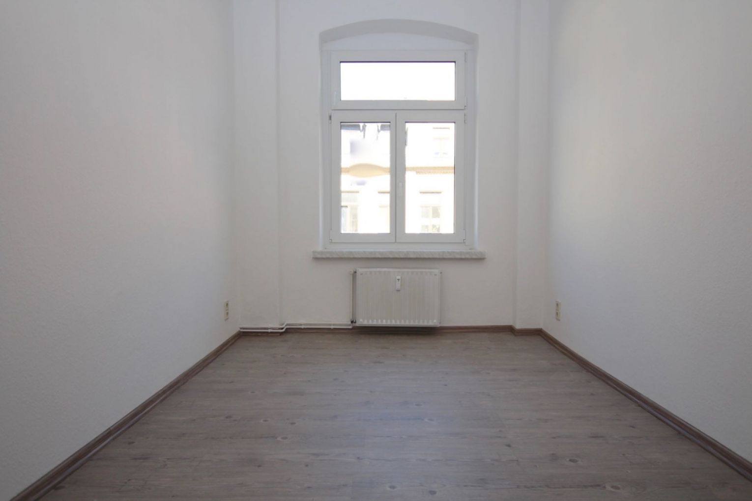 Jetzt mieten • 4-Raum-Maisonette-Wohnung • 2 Bäder • Balkon • neues Laminat • in Chemnitz