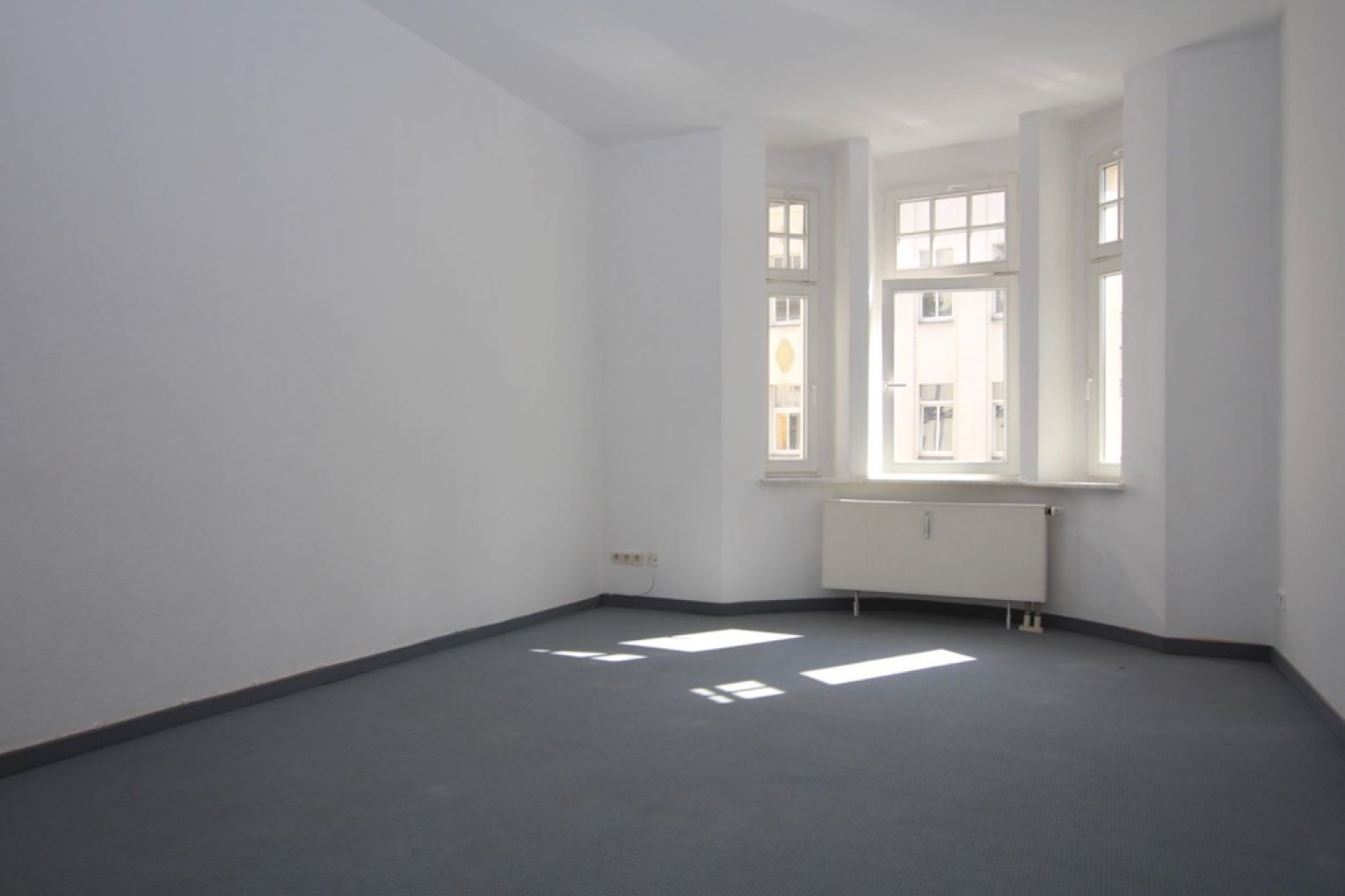 3-Zimmer Wohnung in Chemnitz • Loggia • Bad mit Wanne • offene Küche • Sonnenberg • Anschauen!