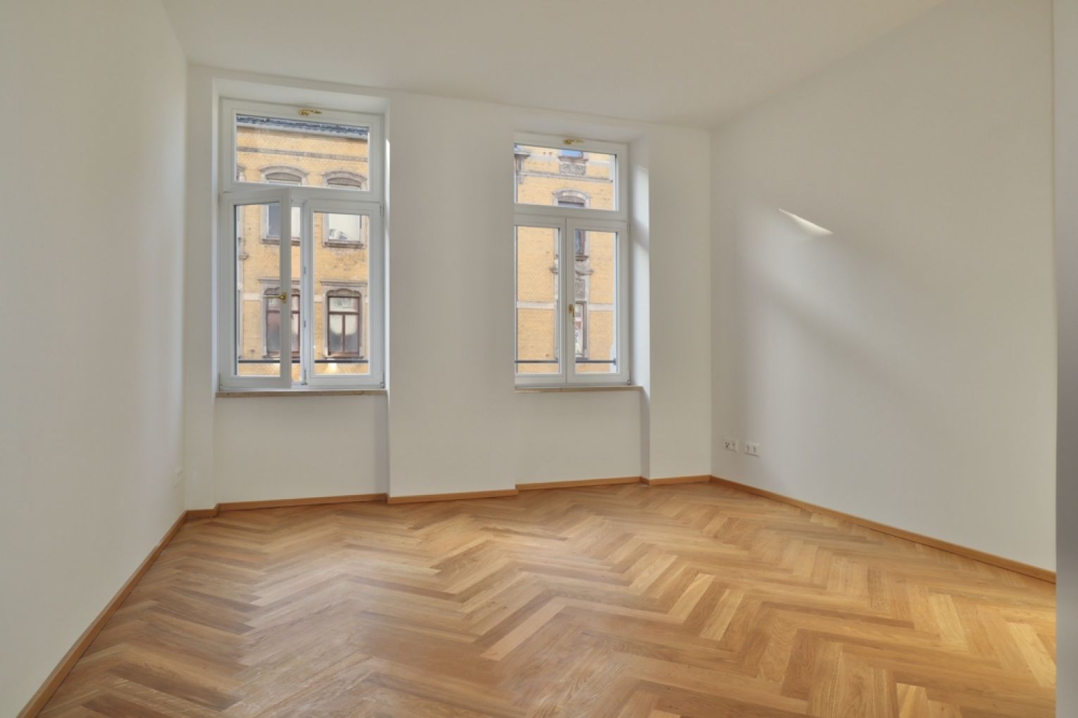 zur Miete • in Chemnitz • 4-Raum-Wohnung • mit Stellplatz • Balkon • Fußbodenheizung • modern