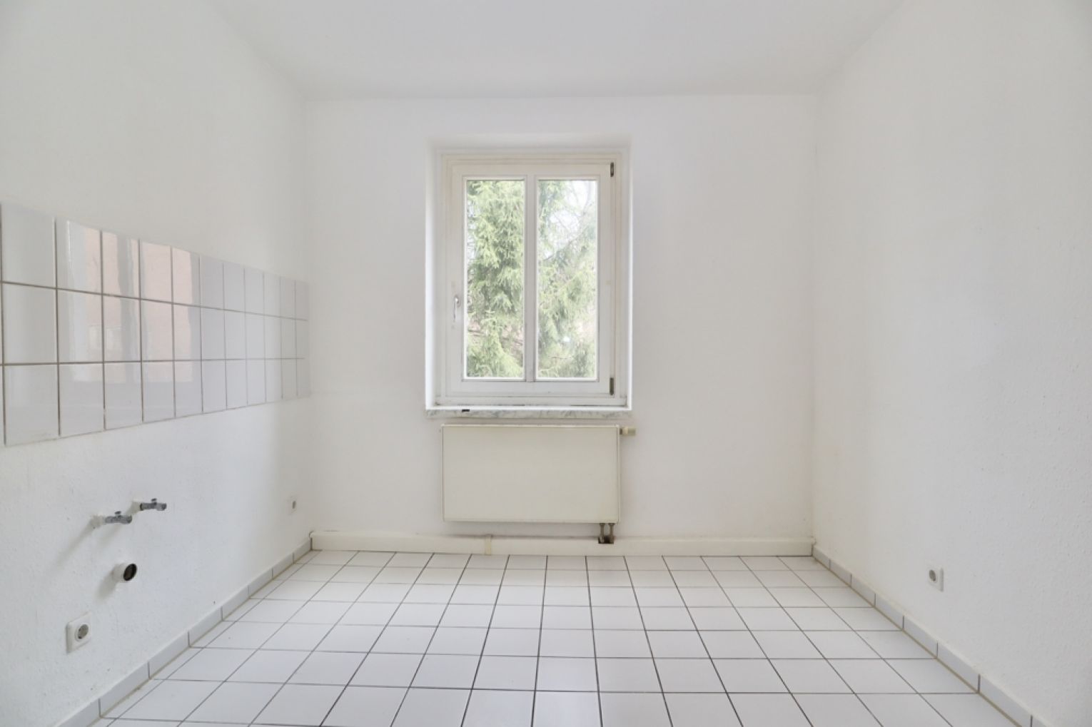 2 Zimmer • mit Balkon • im Lutherviertel • Tageslichtbad • Laminat • in Chemnitz • jetzt mieten !!