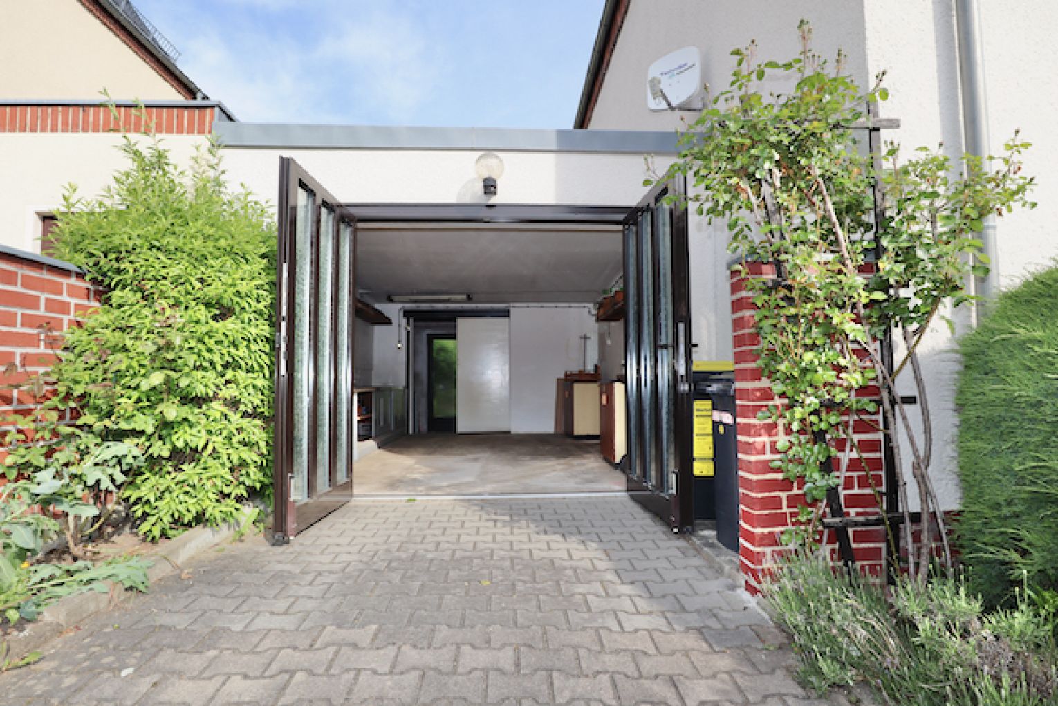 Bernsdorf • Garten • Terrasse • in Chemnitz • Haus • zur Miete • Garage • schnell sein und anrufen !