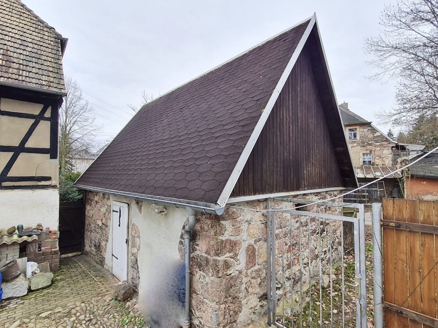 Ein- bis Zweifamilienhaus • Lichtenau • Brunnen • Denkmal • massive Nebengebäude • Vermietungsobjekt