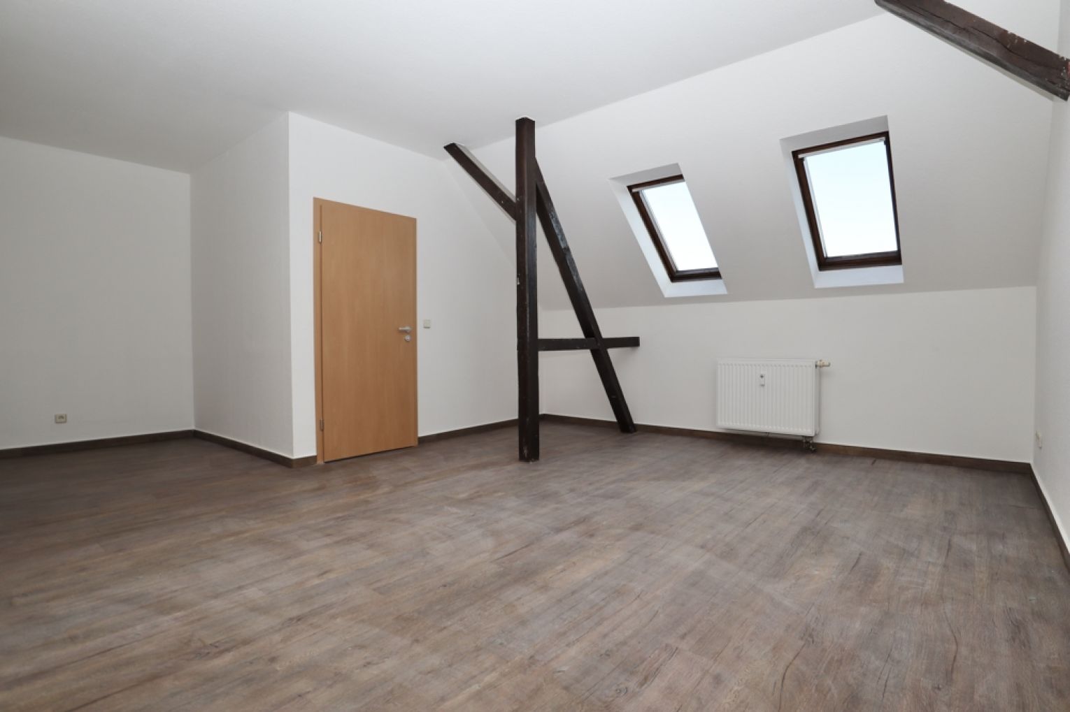 3 Zimmer • Einbauküche • Dachgeschoss • Altchemnitz • 2 moderne Tageslichtbäder • 
jetzt mieten