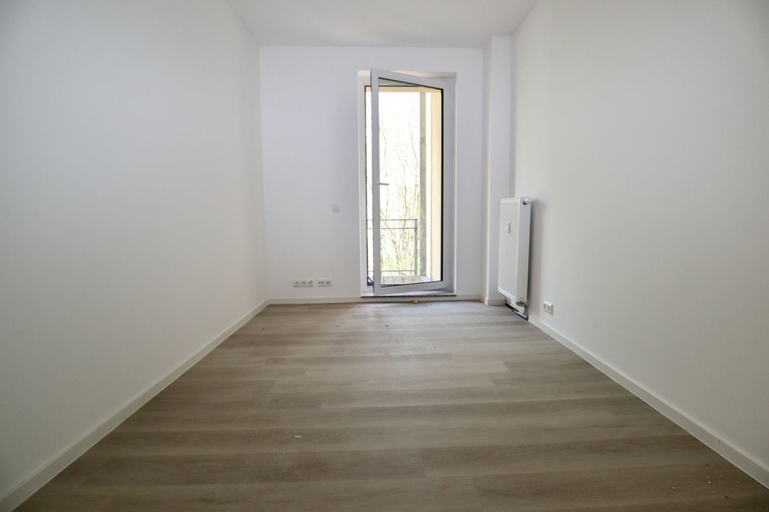 große 5-Zimmer Wohnung • zur Miete • Balkon • Tageslichtbad • Stellplatz • Erstbezug • jetzt anrufen