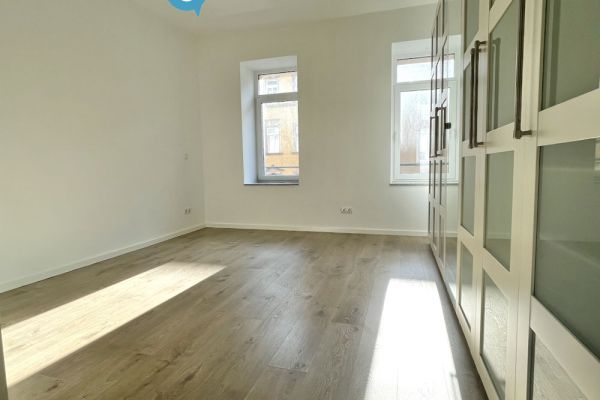 Modern saniert • 4 Zimmer • großer Balkon • 2 Bäder • sehr kinderfreundlich • gleich Termin machen!