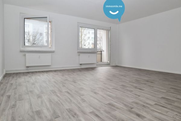 Hutholz • 3-Raum Wohnung • Balkon • neuer Fußboden • Einbauküche • Stellplatz • zur Miete