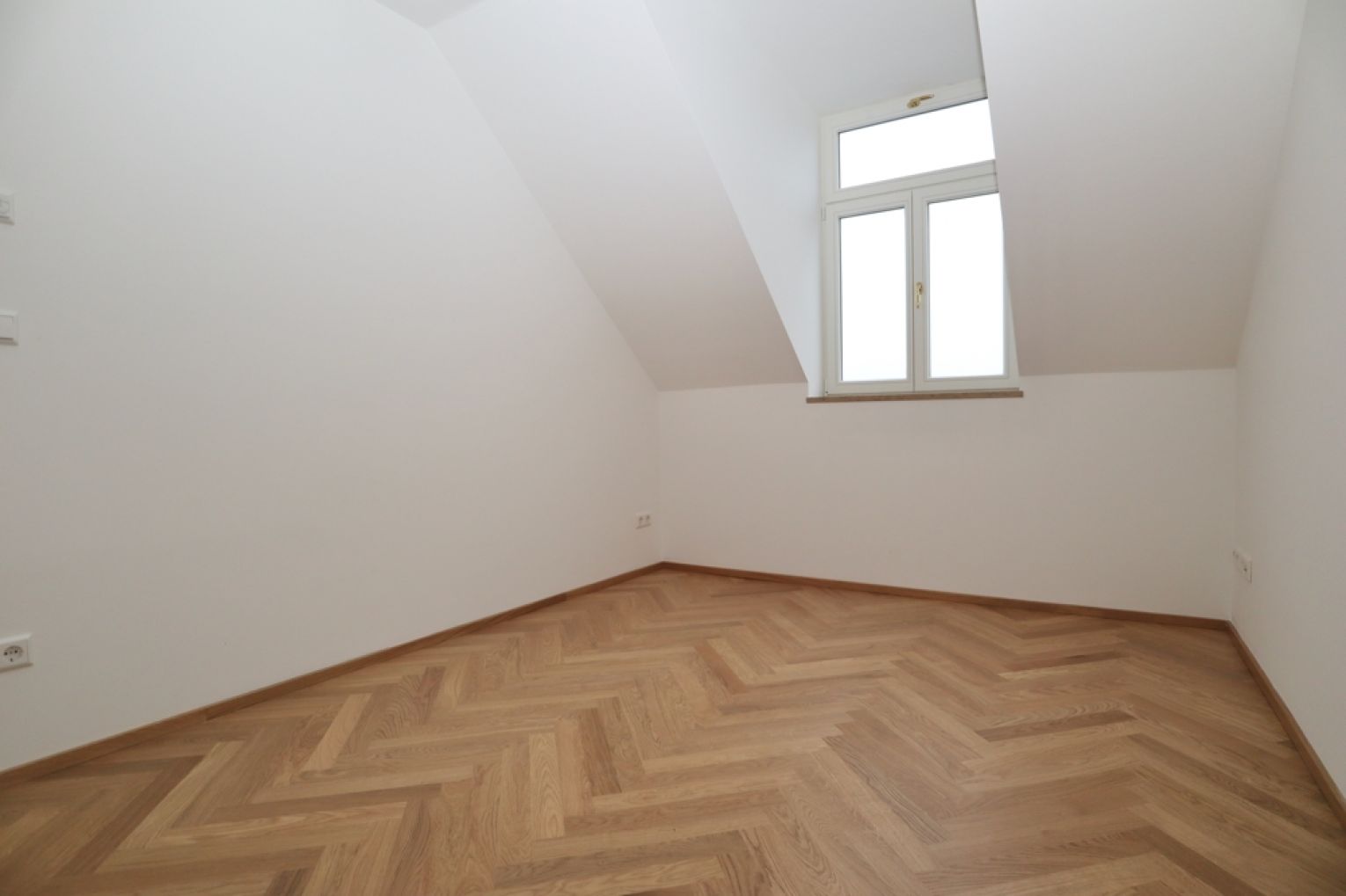 4-Zimmer • Maisonette • 2 Bäder • Balkon  • Fußbodenheizung • Parkett • schnell Termin sichern