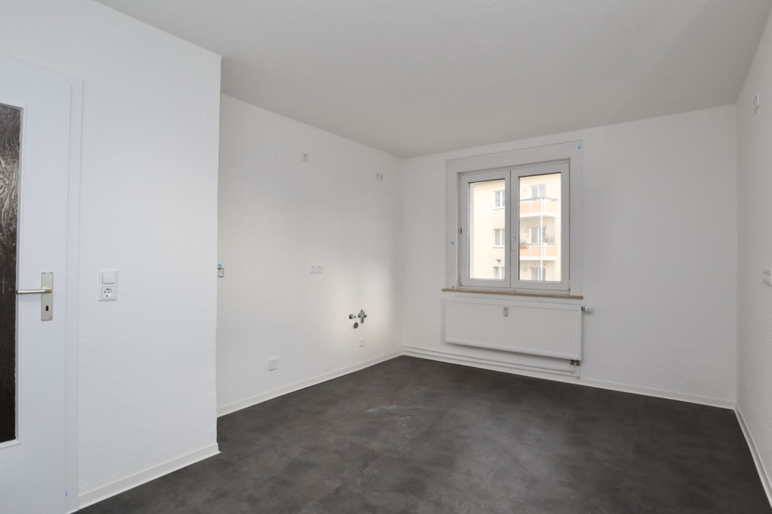 2-Raum Wohnung • Tageslichtbad • Wanne • neu saniert • Ebersdorf • jetzt anrufen