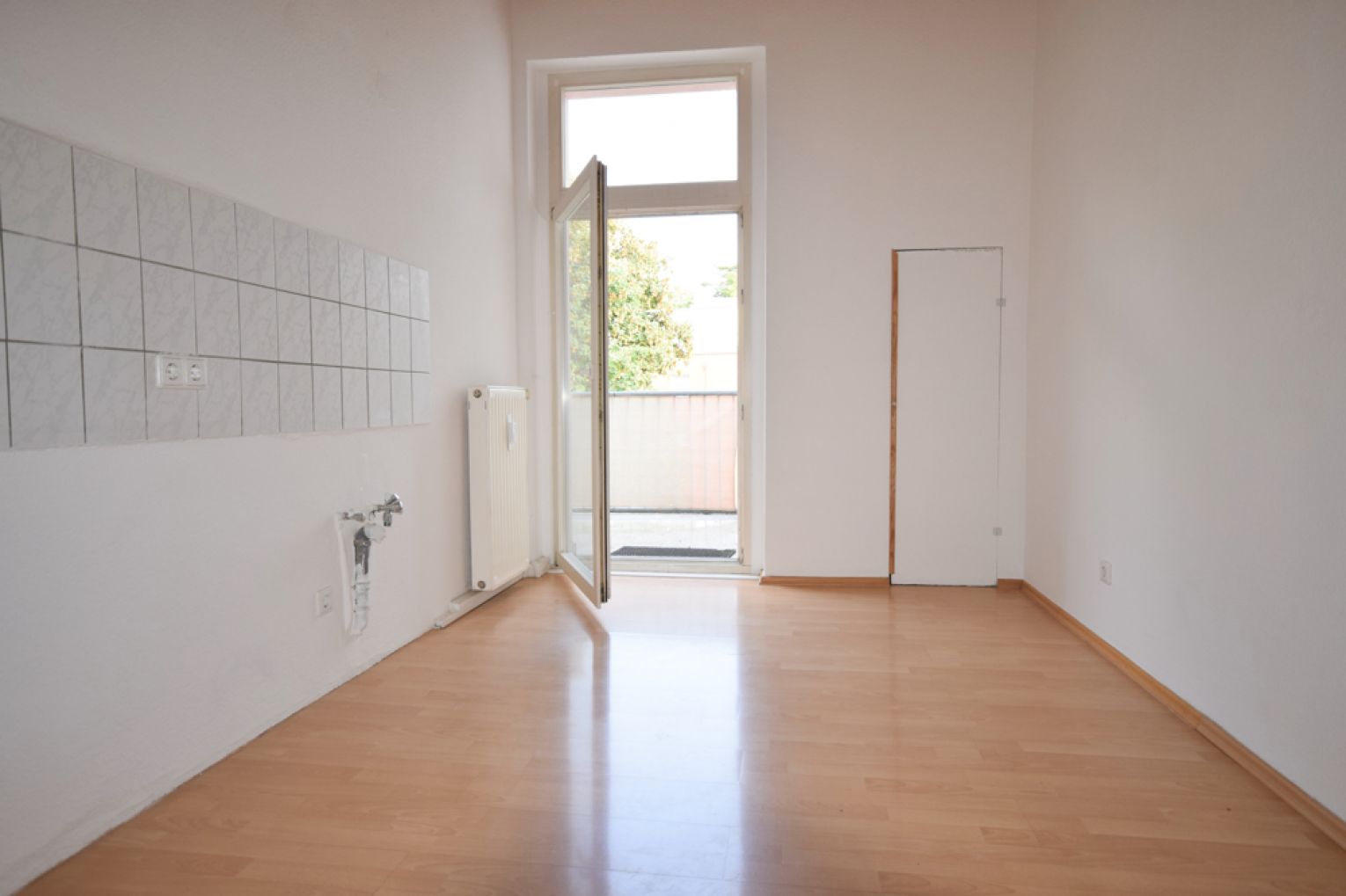 3 Zimmer • optionale Einbauküche • Wanne • Tageslichtbad • Balkon • Stellplatz • zentrumsnahe Lage